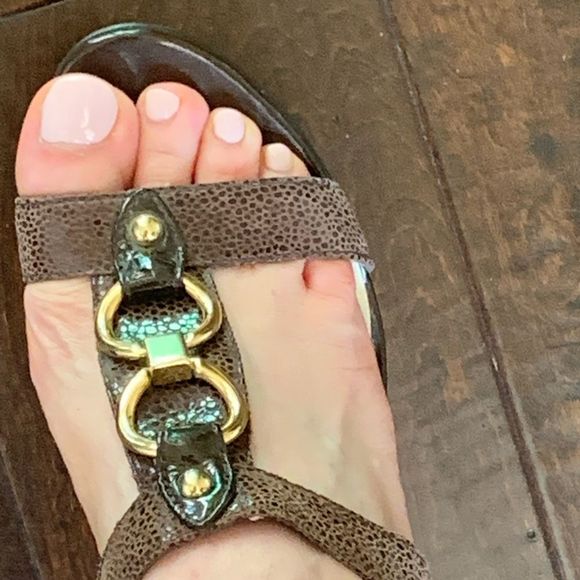 Guess platform pumps shoes.  Brown. Size 6 - Picture 4 of 4